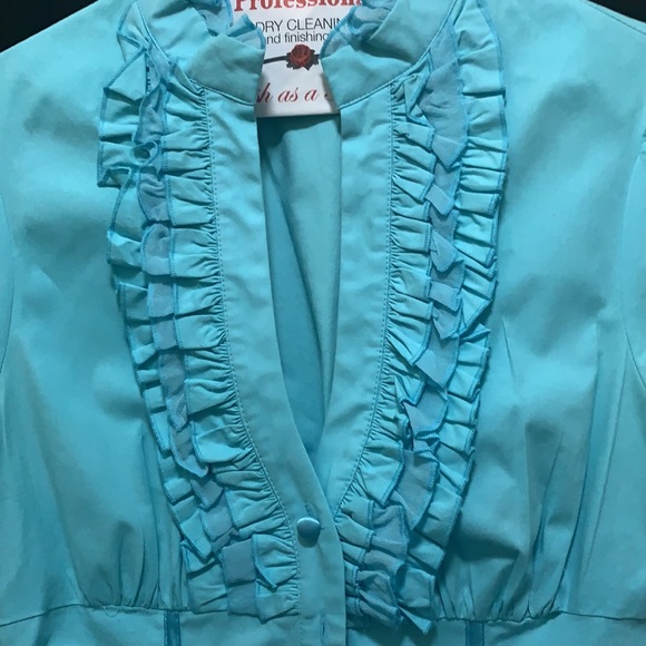 2B Bebe Ruffle Botton Down Top - Picture 2 of 7